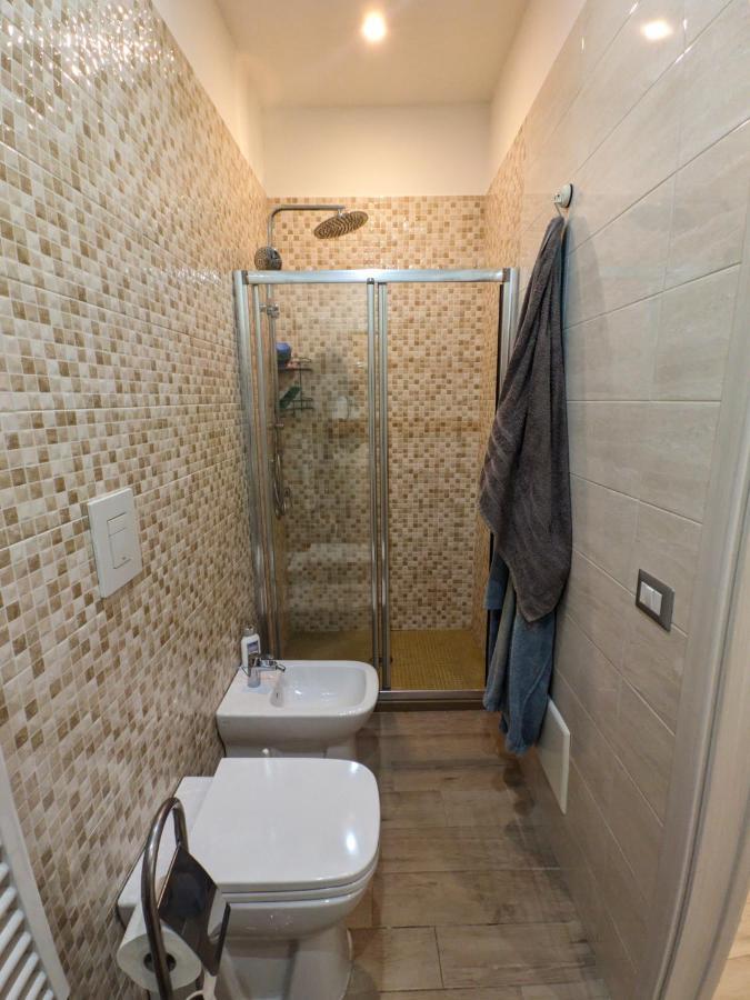 Double Room Private External Bathroom,1490223571:JPEG