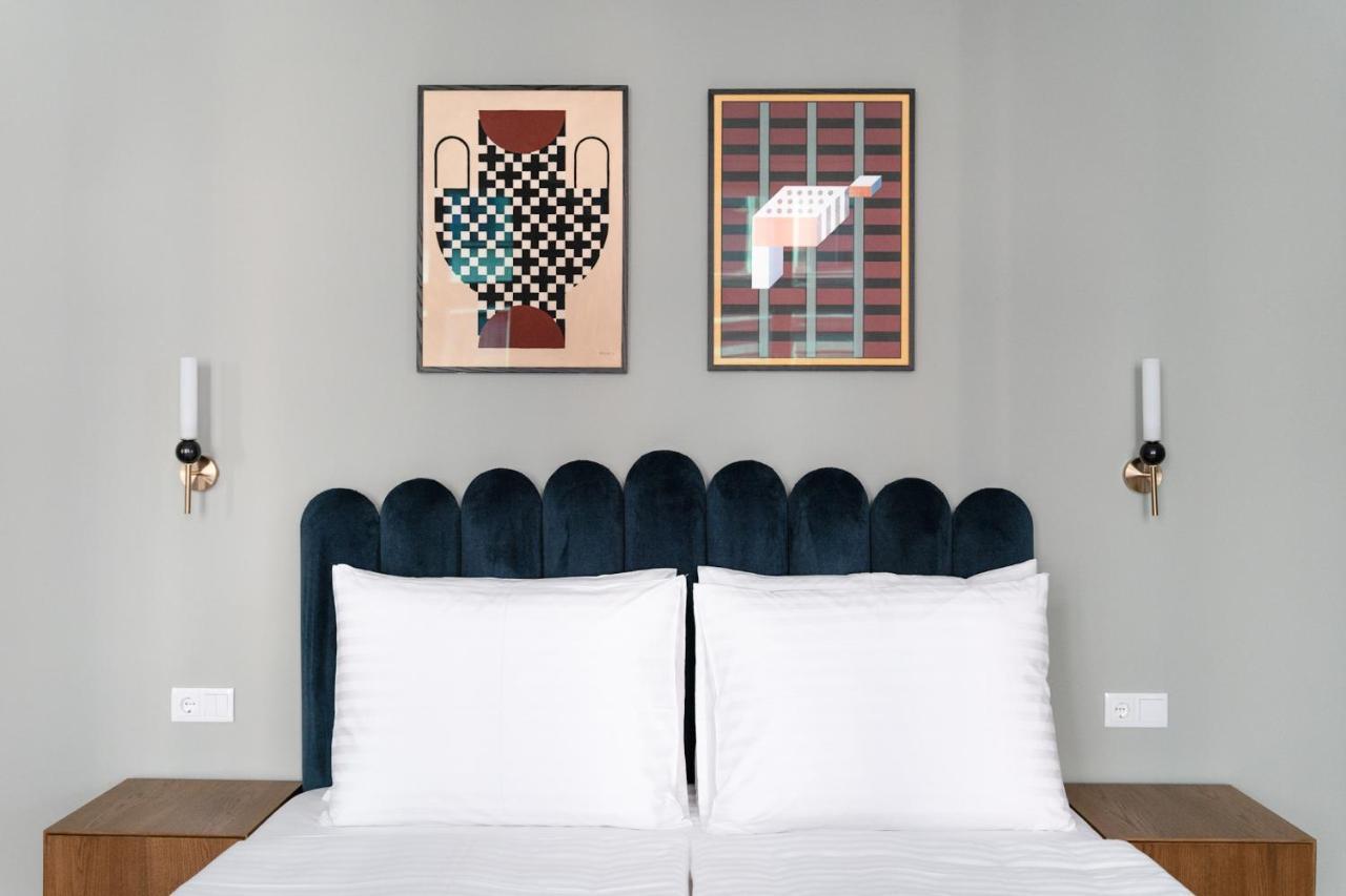 Extra Large 1 Bedroom Apartment and 2 Sofa Beds,1491176821:JPEG