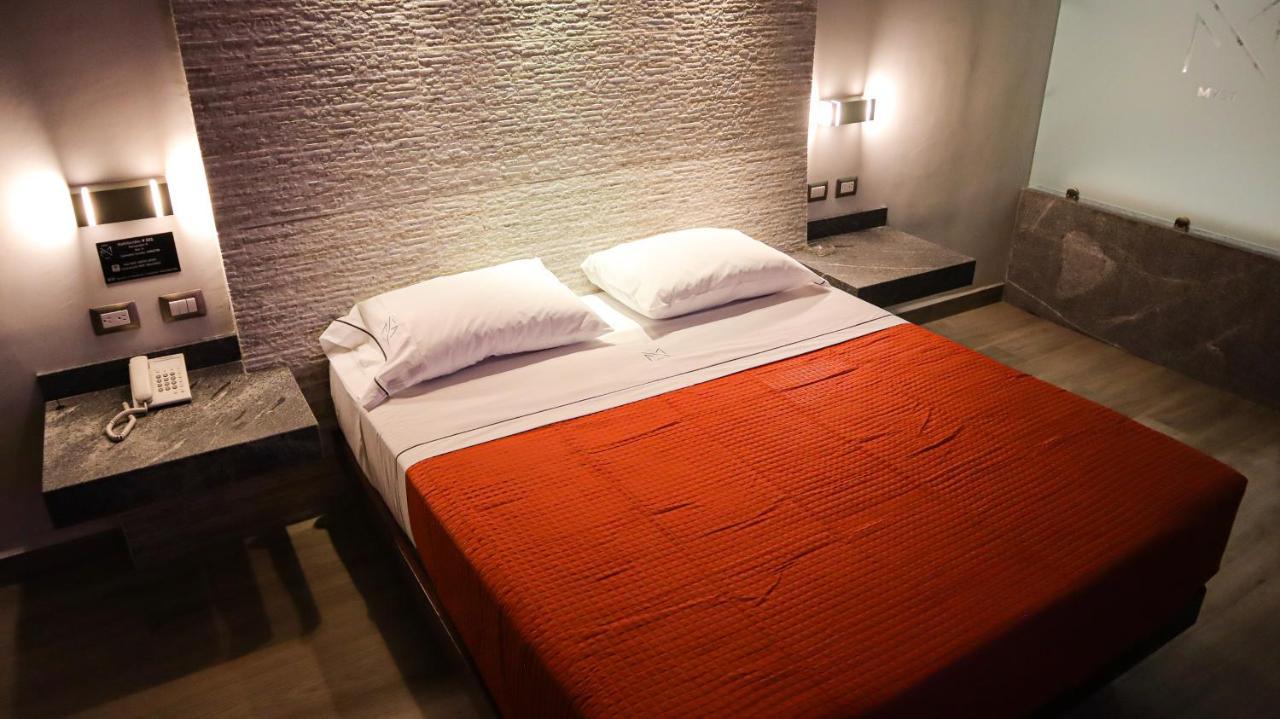 Deluxe Queen Room,1493943634:JPEG