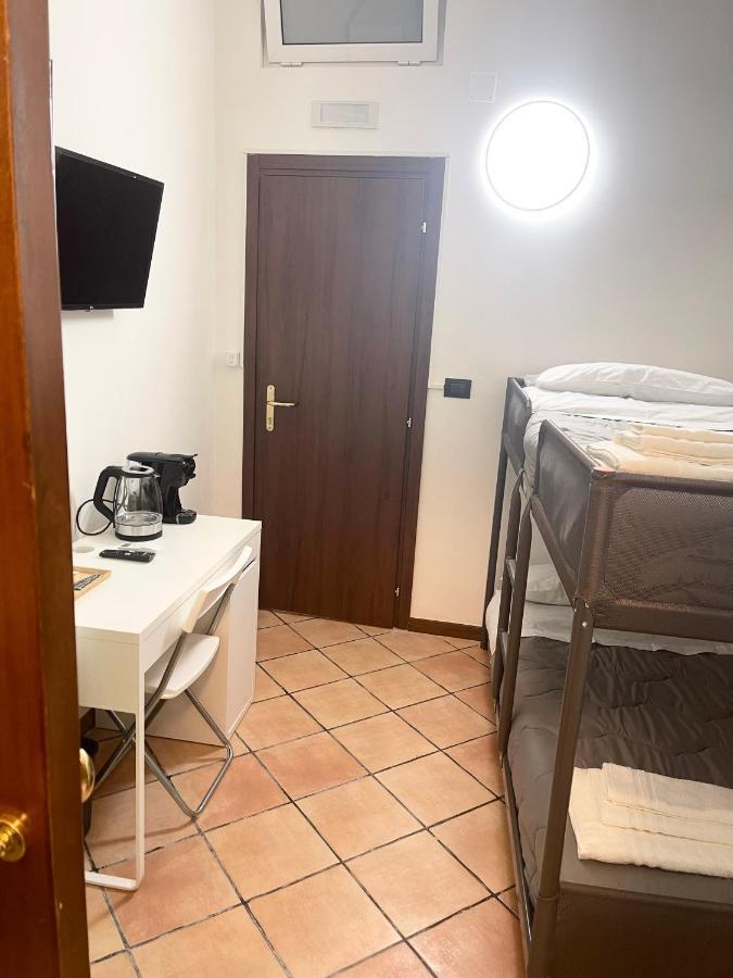 Twin Room,1496458777:JPEG