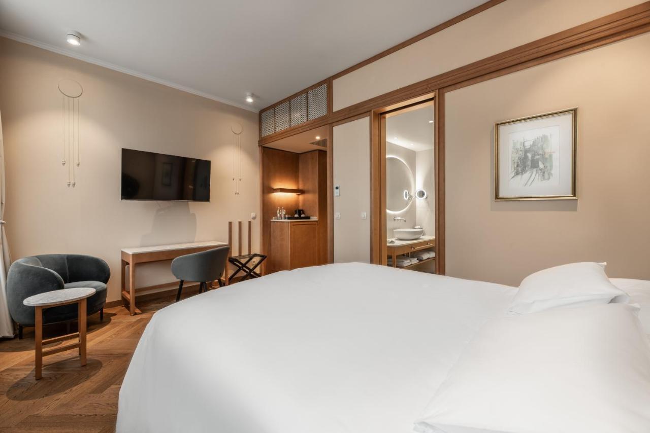 Superior Comfort Queen Room