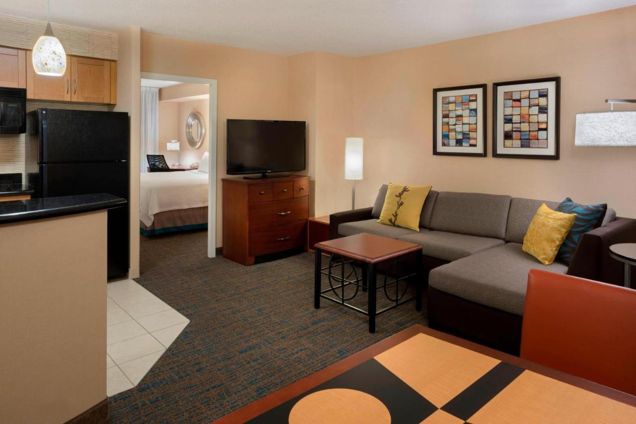 One-Bedroom Suite Sofa Bed,1498474549:JPEG