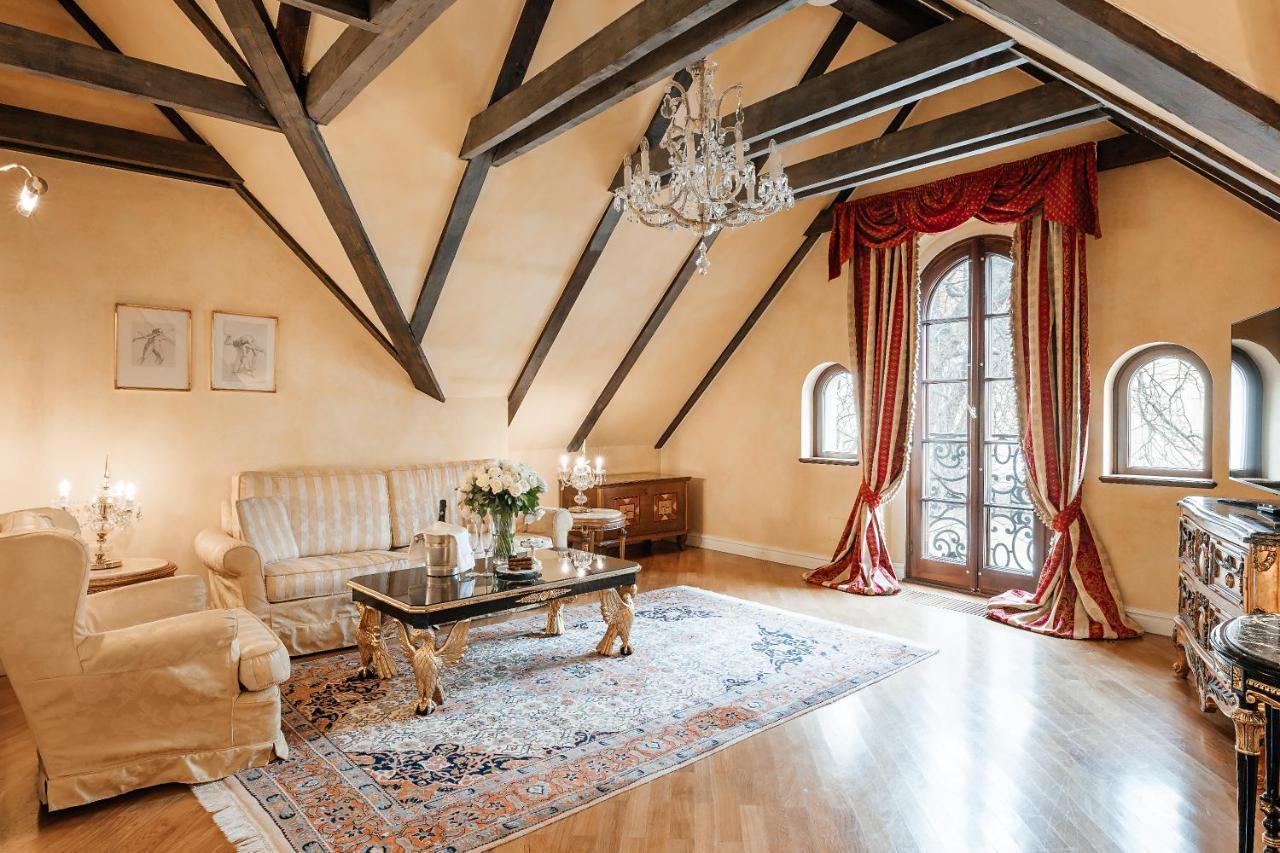 Royal Suite,1498475536:JPEG