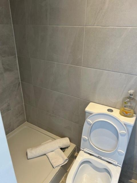 Single Room Private Bathroom,1588077276:JPEG