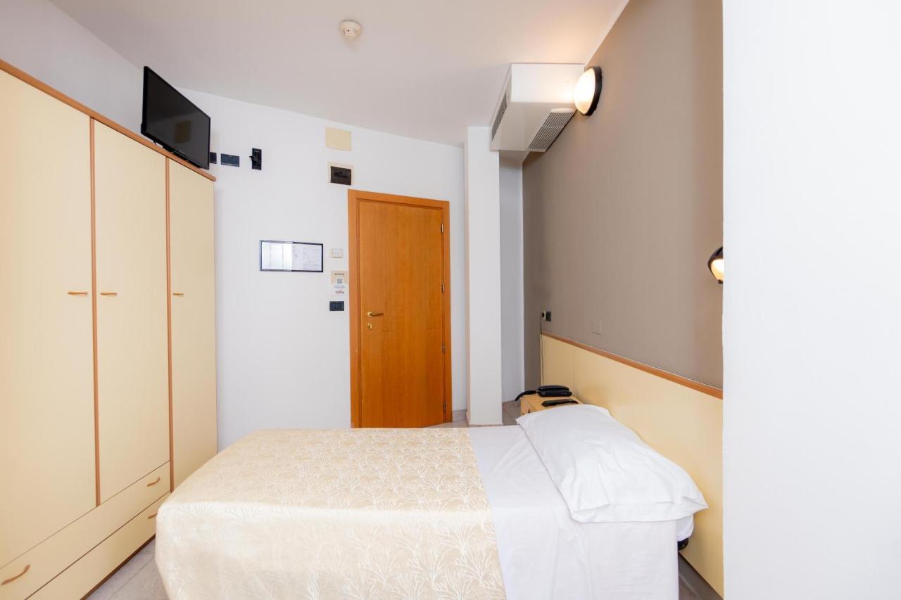 Classic Single Room,769591021:JPEG