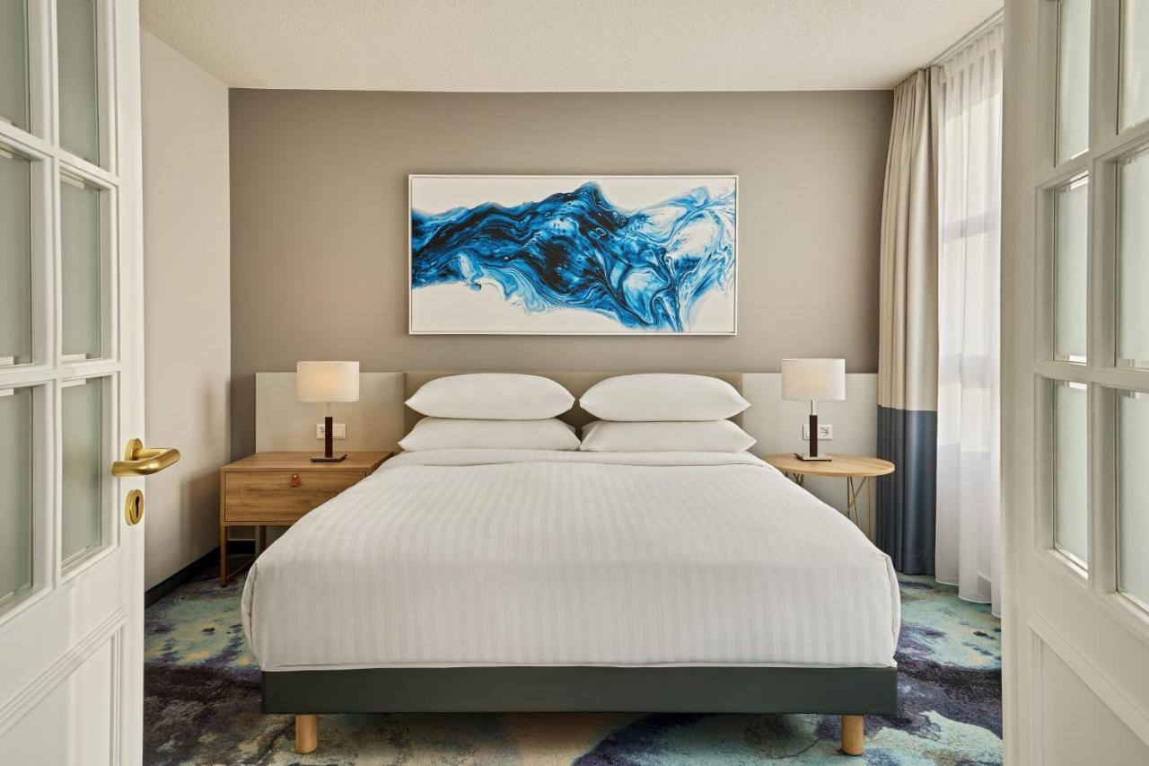 Junior Suite King Bed Sofa Bed Lounge Access,1705954074:JPEG