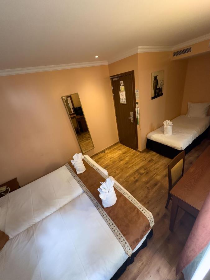Triple Room,1498760341:JPEG
