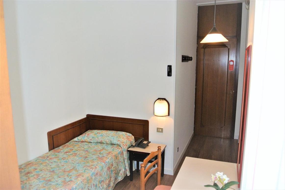 Small Single Room,1588110993:JPEG