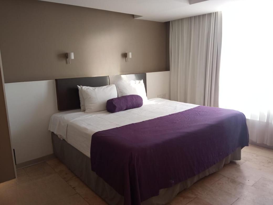 Deluxe Room 1 King,1595411292:JPEG