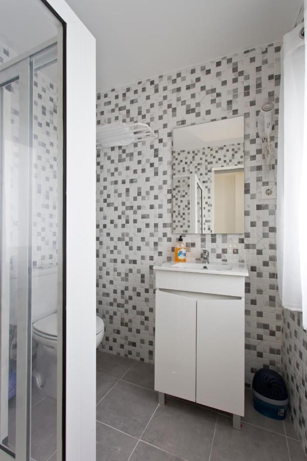 Family Room Bathroom,1498738072:JPEG