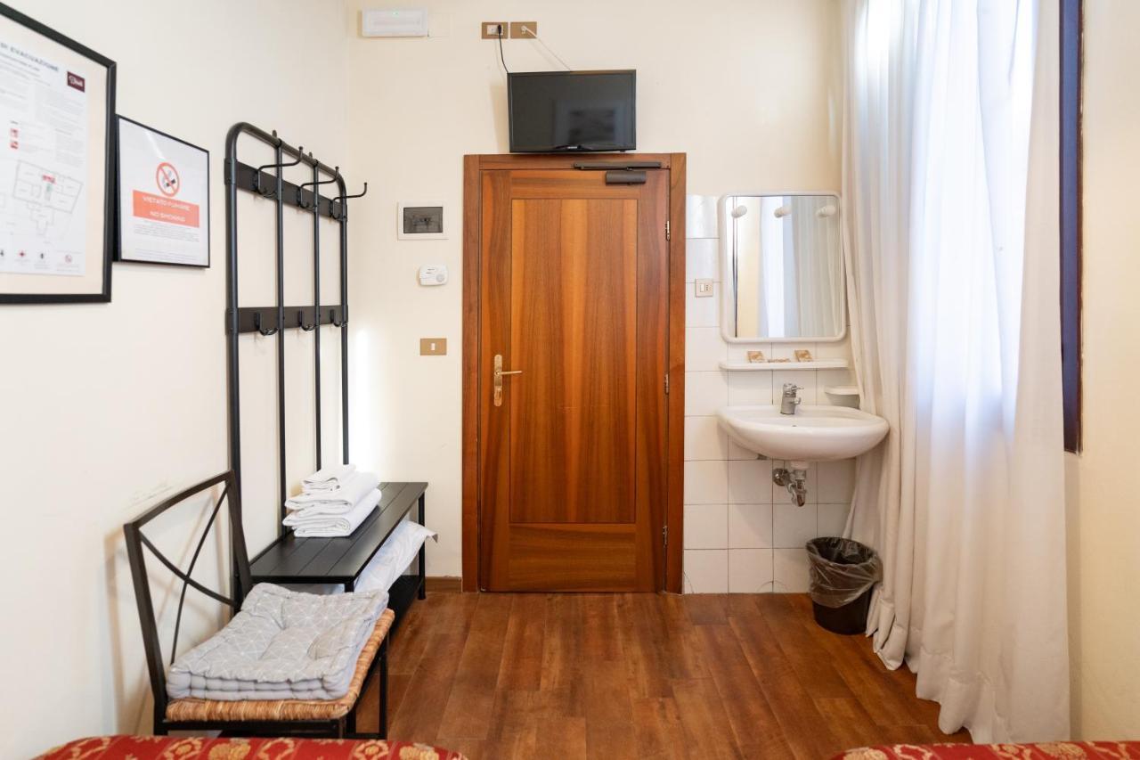 Twin Room,1498742965:JPEG