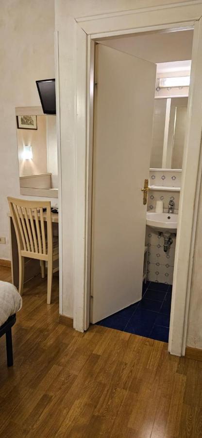 Economy Single Room Private Bathroom Shared shower,1598888612:JPEG