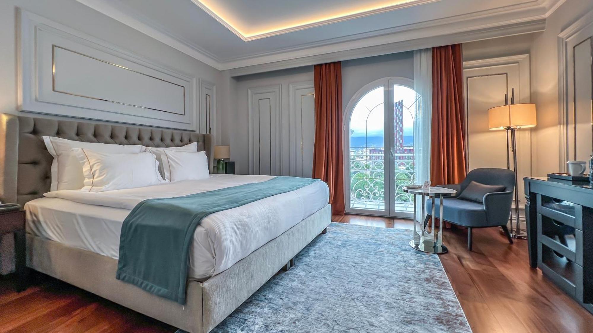Habitación Doble Deluxe con cama extragrande y vistas a la ciudad