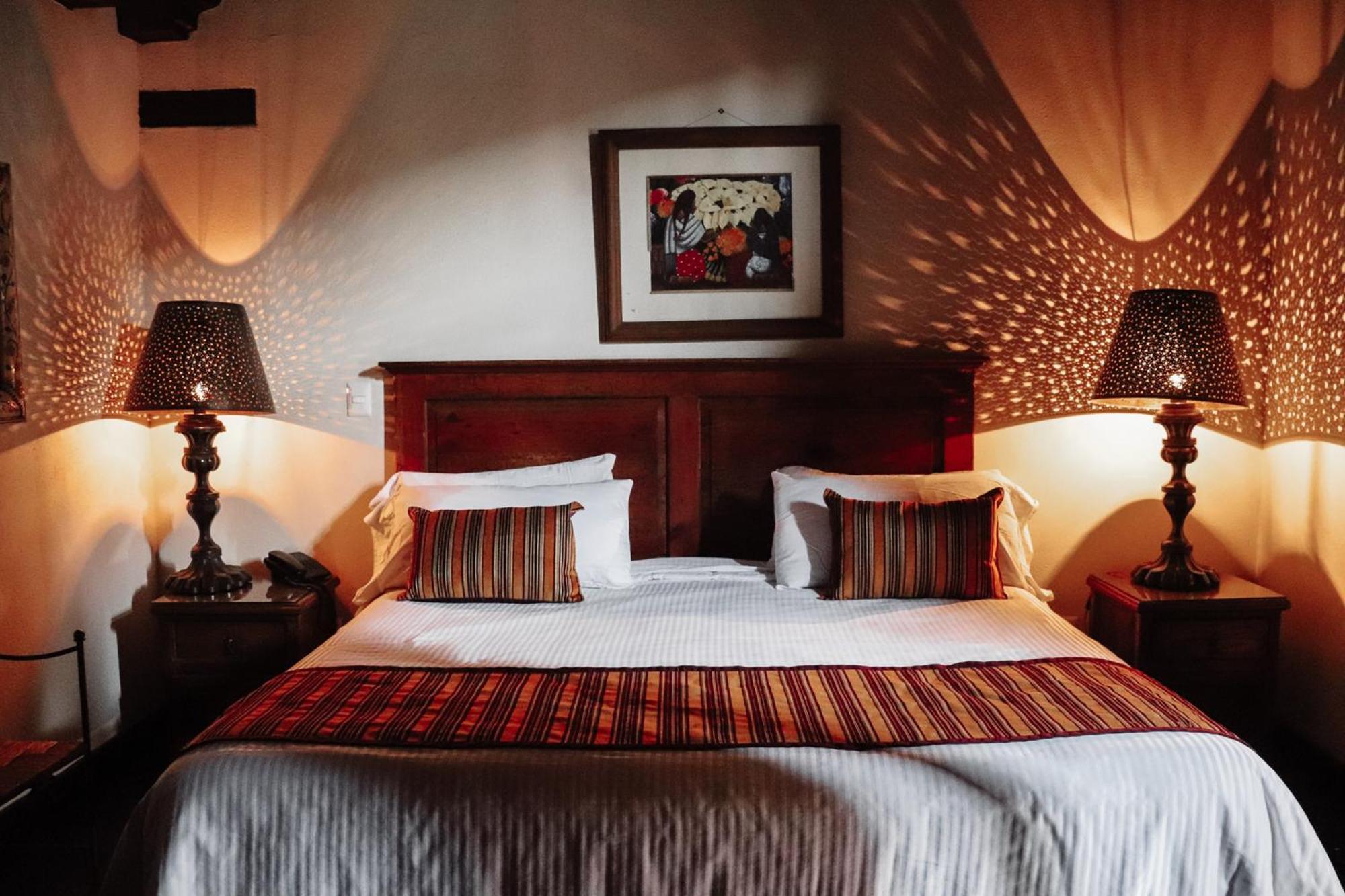 Habitación con cama extragrande.