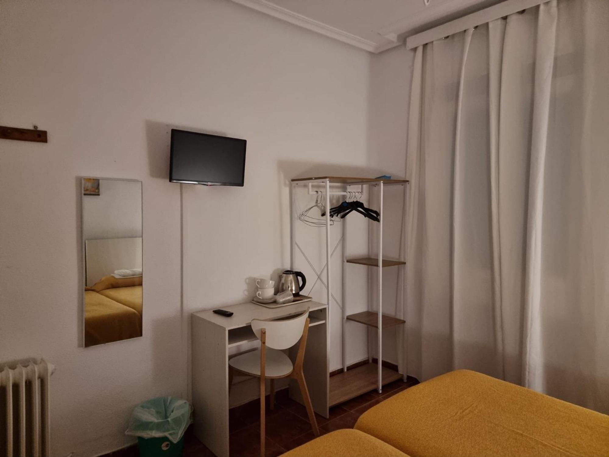 Twin Room,1499869138:JPEG