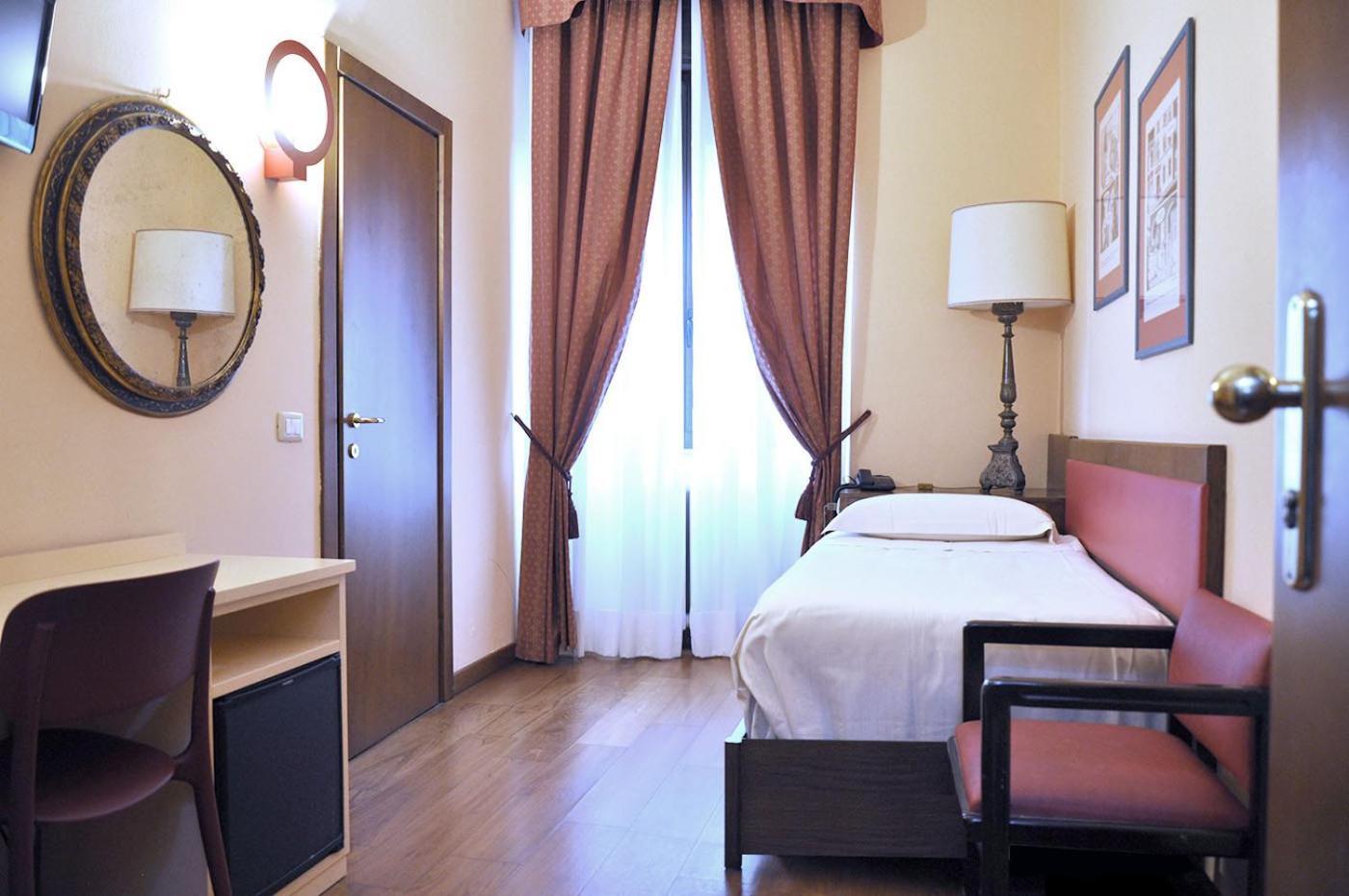 Small Single Room,1377657731:JPEG