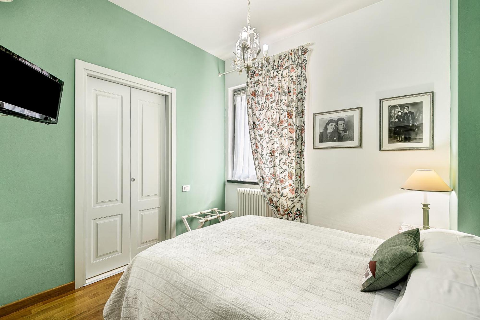 Queen Room,1499943172:JPEG