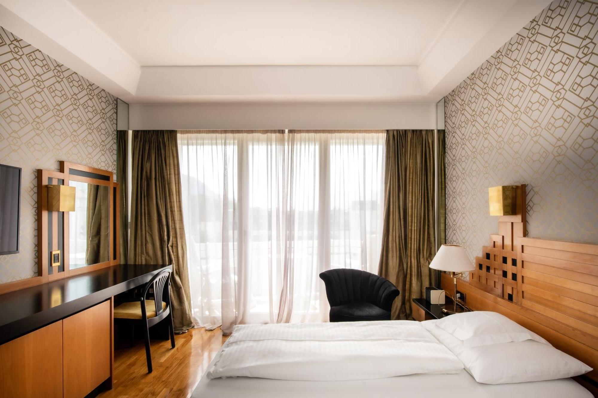 Classic Double or Twin Room with Balcony,1498930042:JPEG