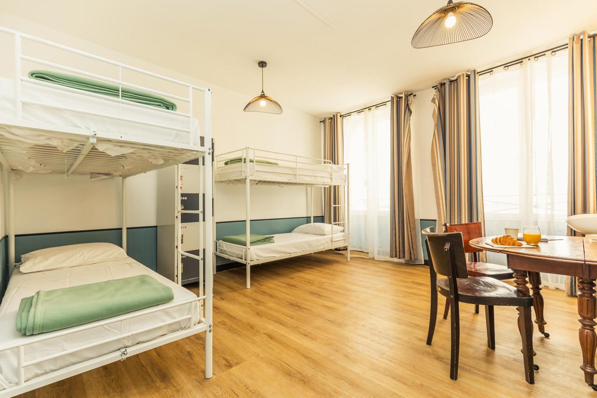 Posto letto in Dormitorio Femminile a 6 Letti con Bagno Privato