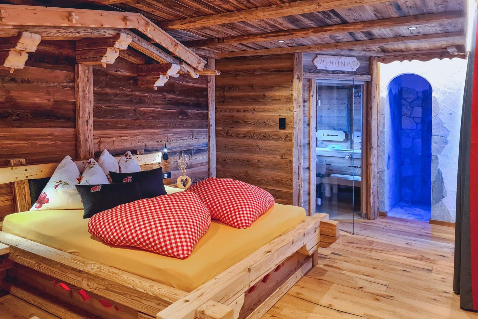 Deluxe Suite,1588134949:JPEG