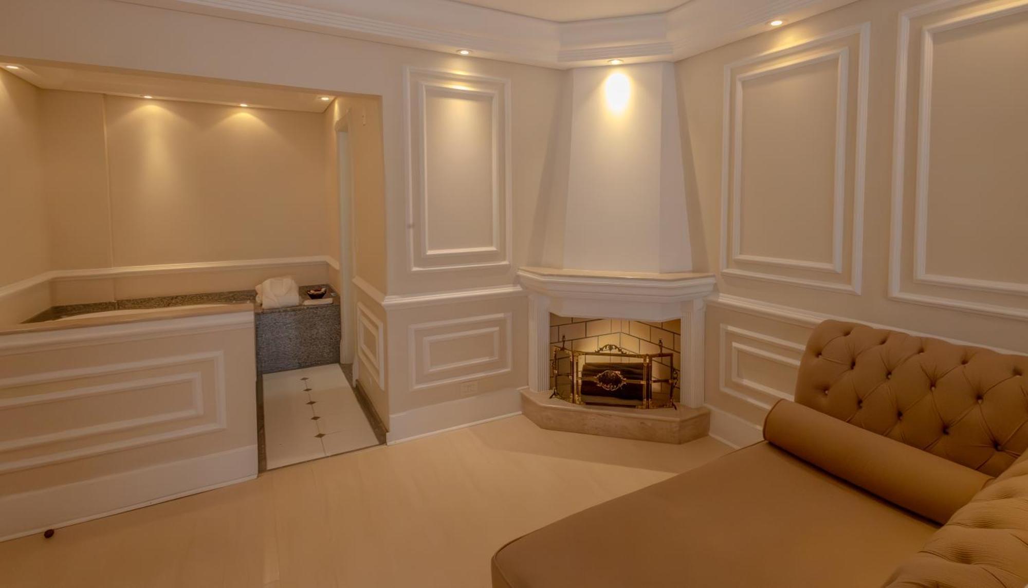 King Suite Spa Bath