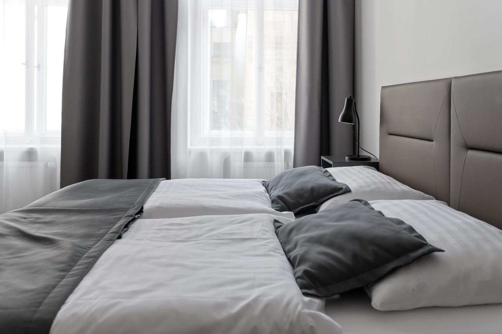 One-Bedroom Apartment,1386107399:JPEG