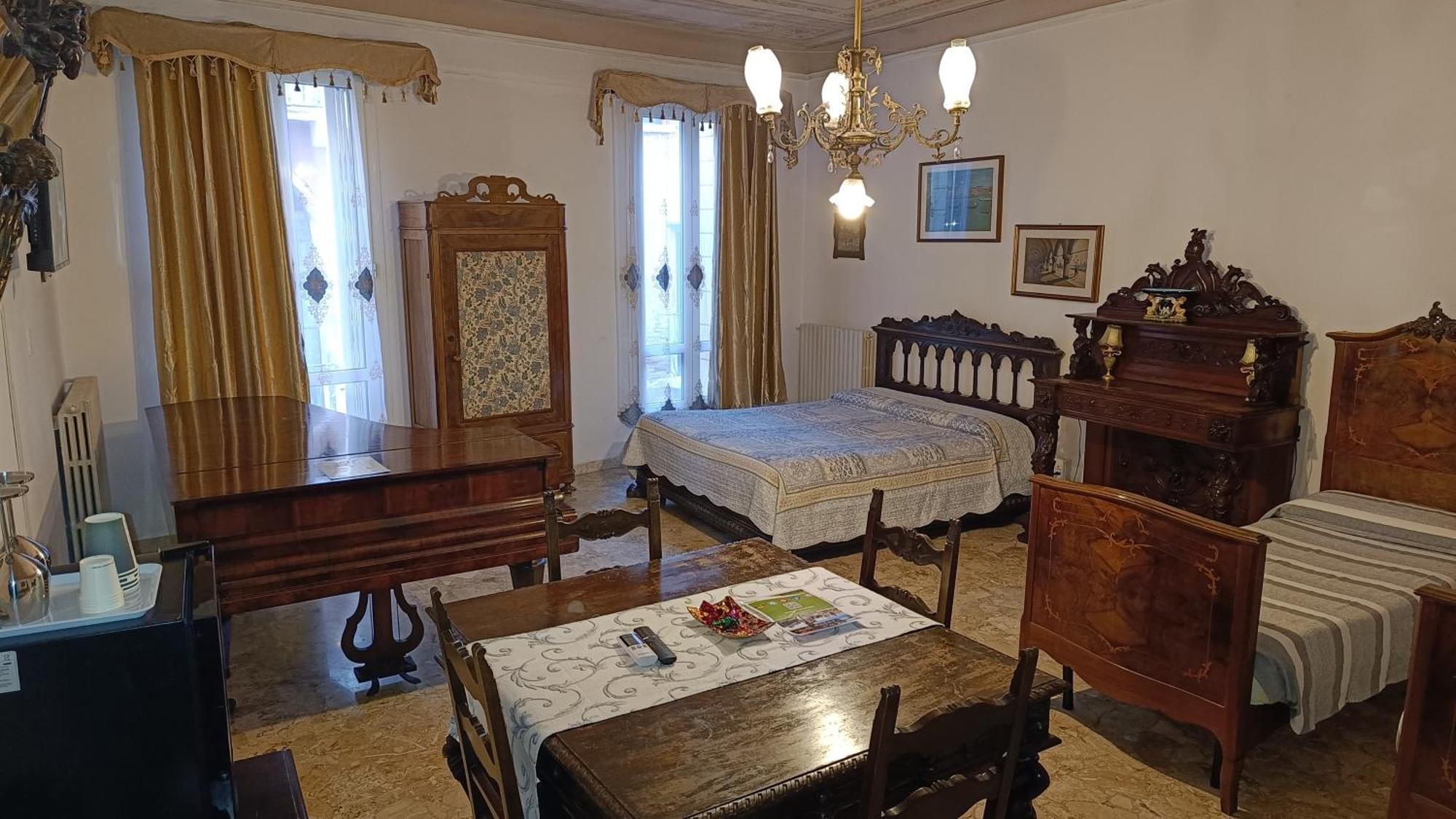 Deluxe Suite Canal View