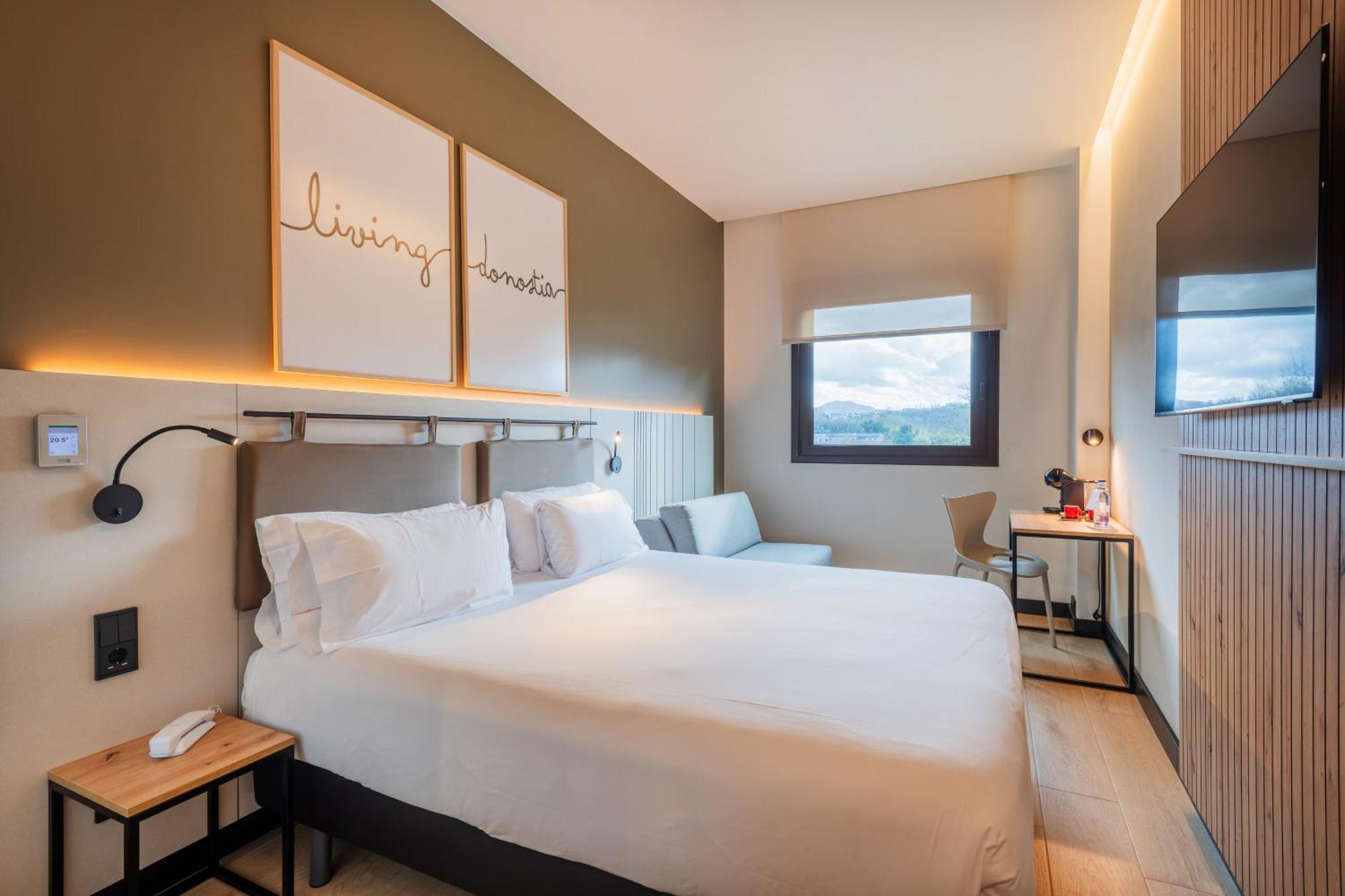 Superior Double Room,1504354660:JPEG