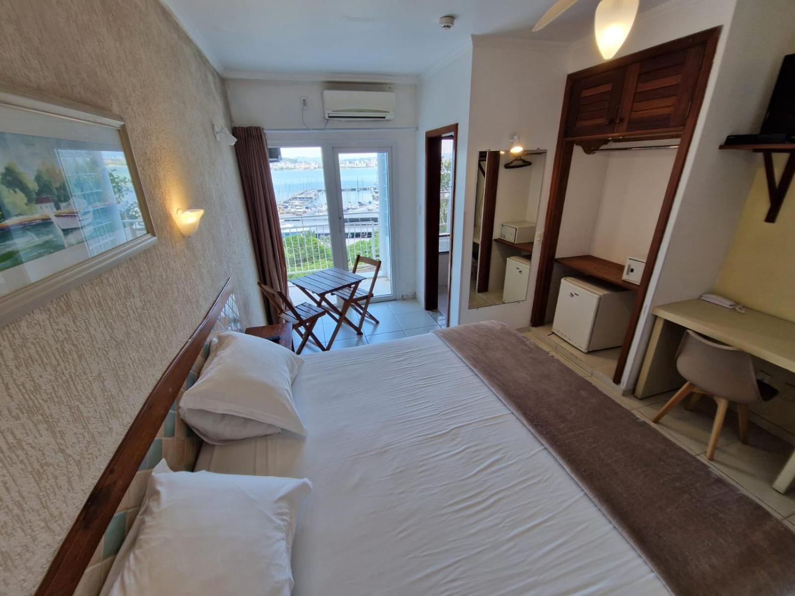Quarto Duplo com Banheira de Hidromassagem