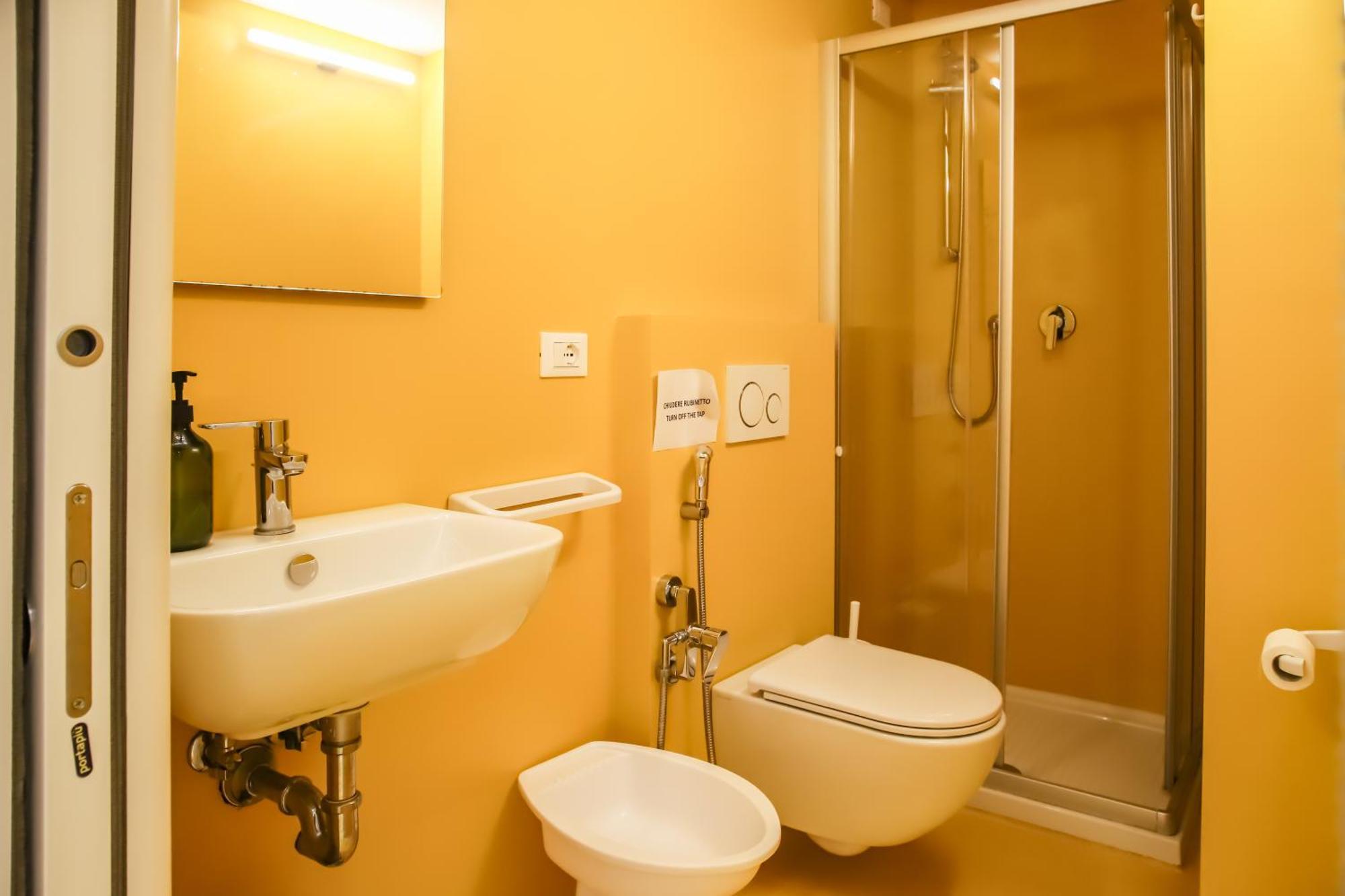 Letto a Castello in Dormitorio Misto per 12 Persone