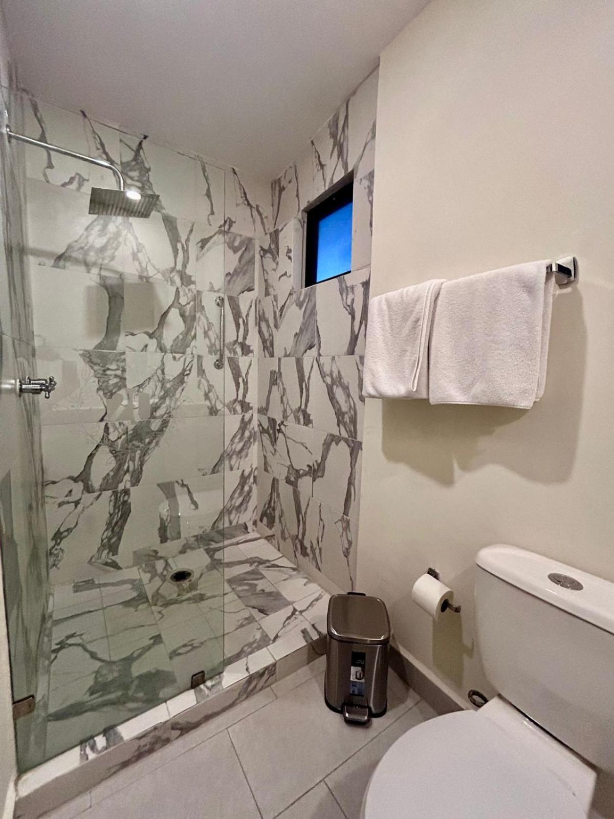 Deluxe King Room,1680852980:JPEG