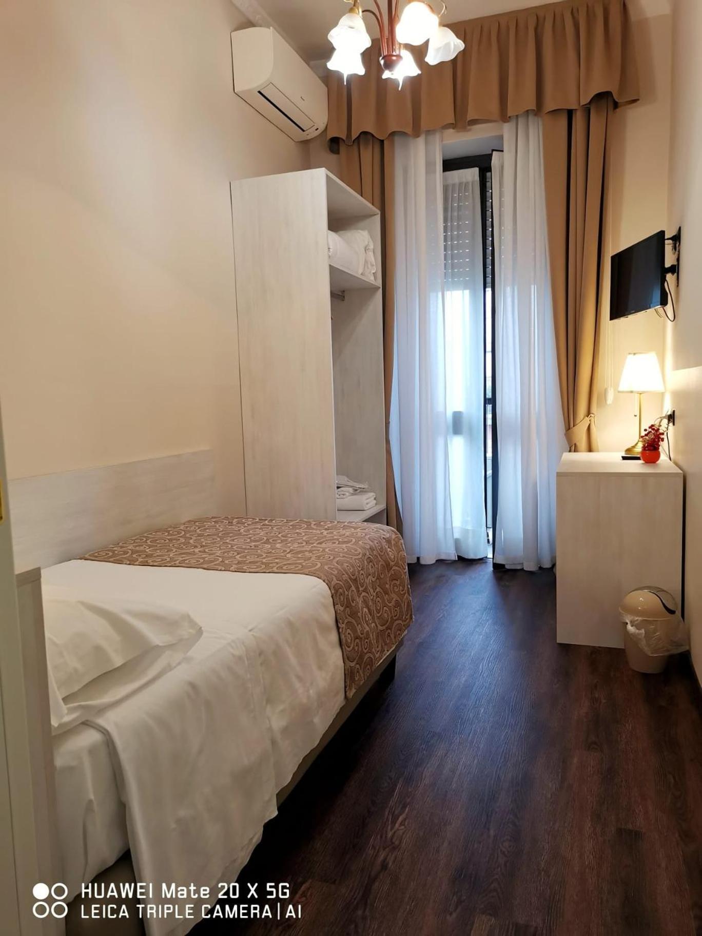 Single Room Private External Bathroom