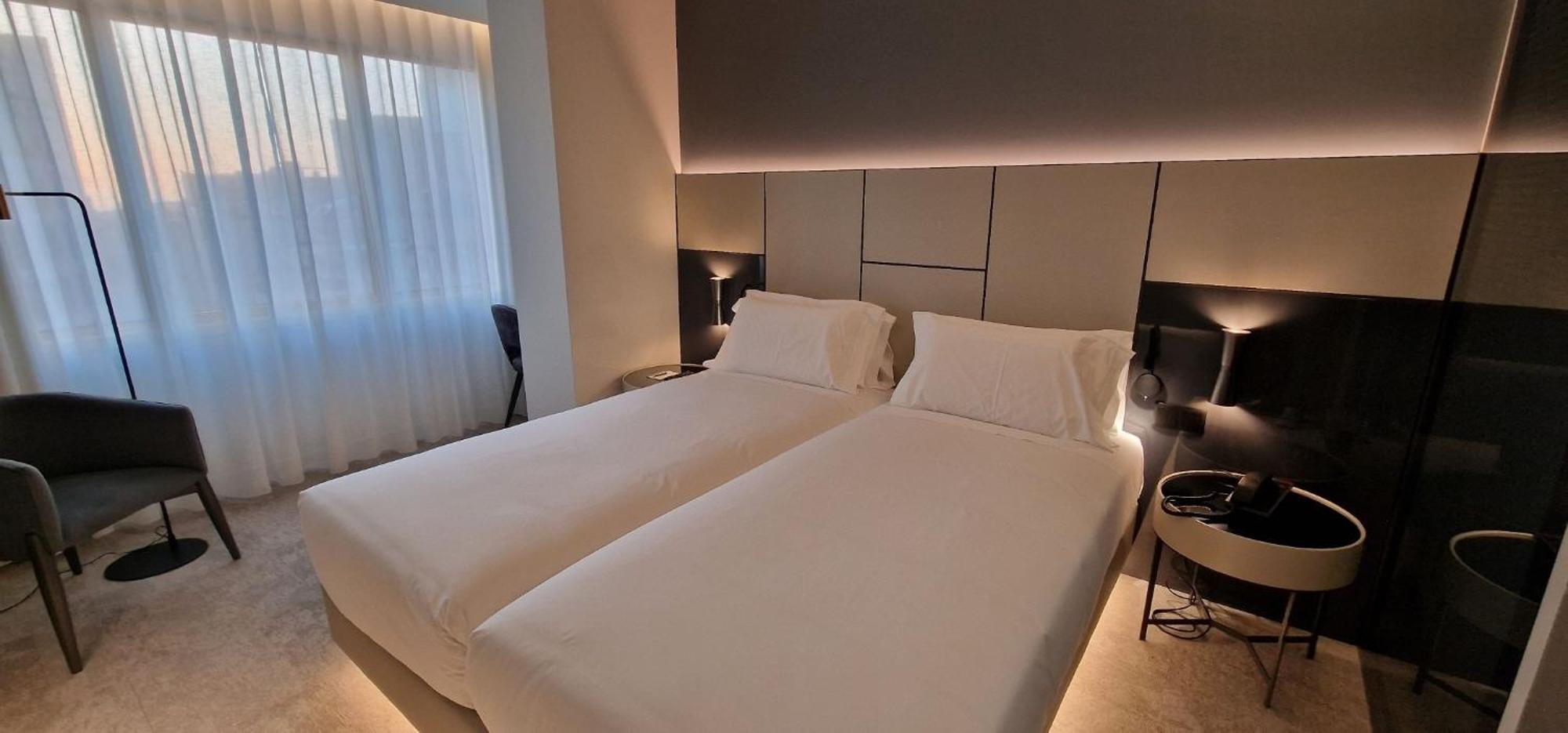 Twin Room,1594118781:JPEG