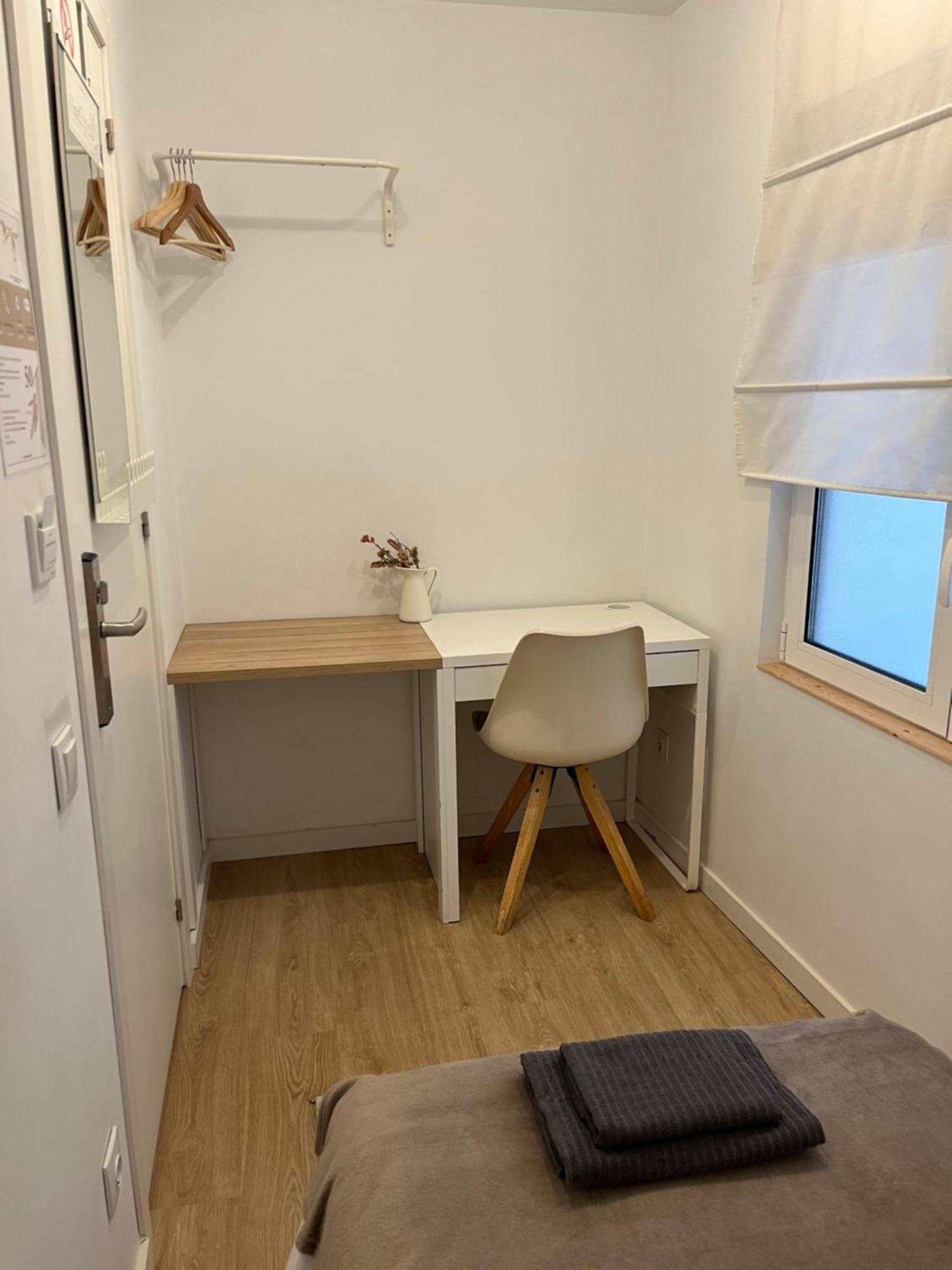 Habitación Individual con ducha y aseo compartidos