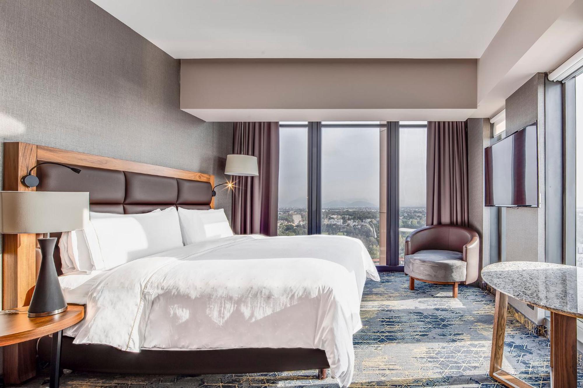 Deluxe Room 1 King,1668134284:JPEG