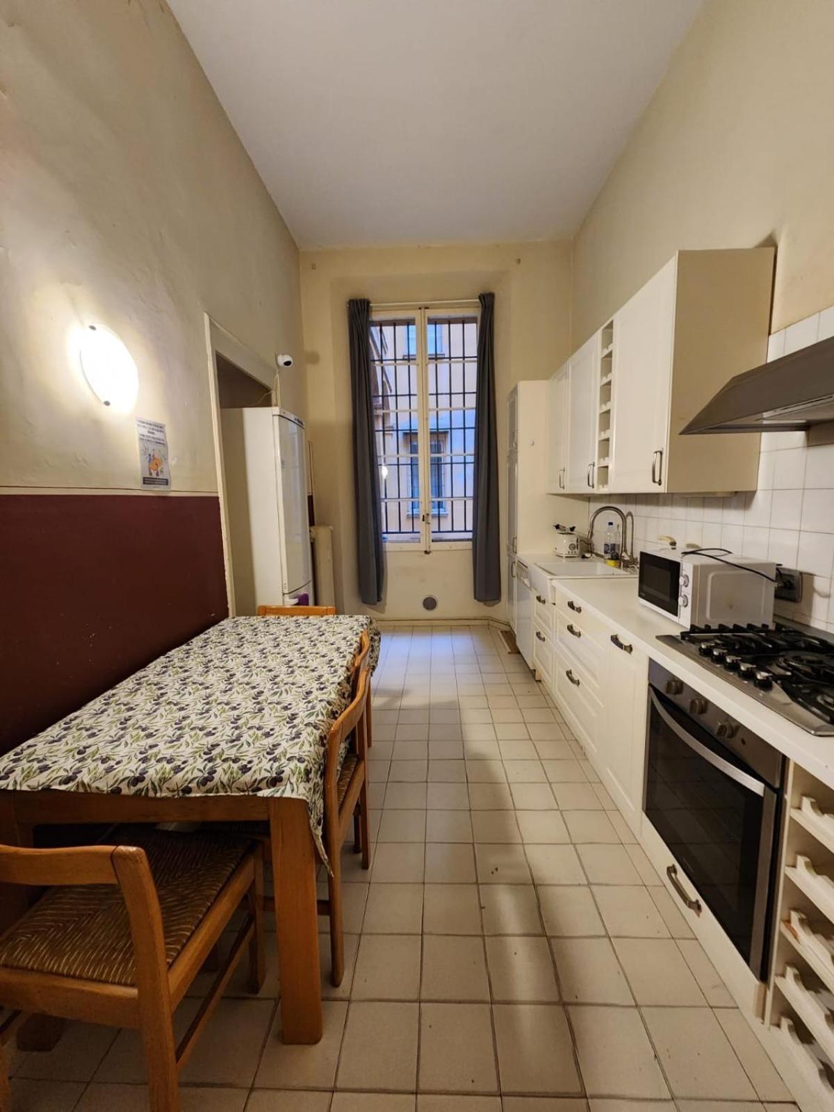 Habitación con baño compartido - Cama grande