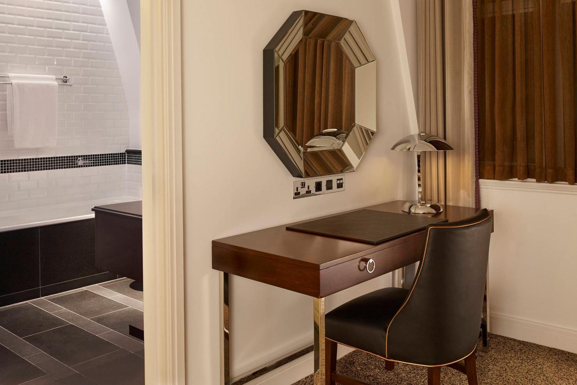 Suite King con 1 Camera da Letto e con Vista Parco - Accesso al Club Lounge
