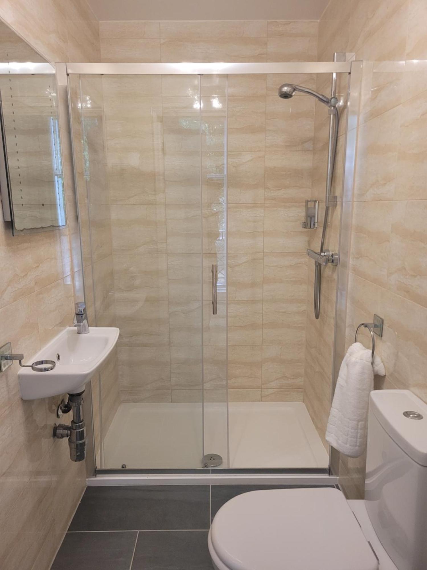 Single Room - En Suite,1611050250:JPEG