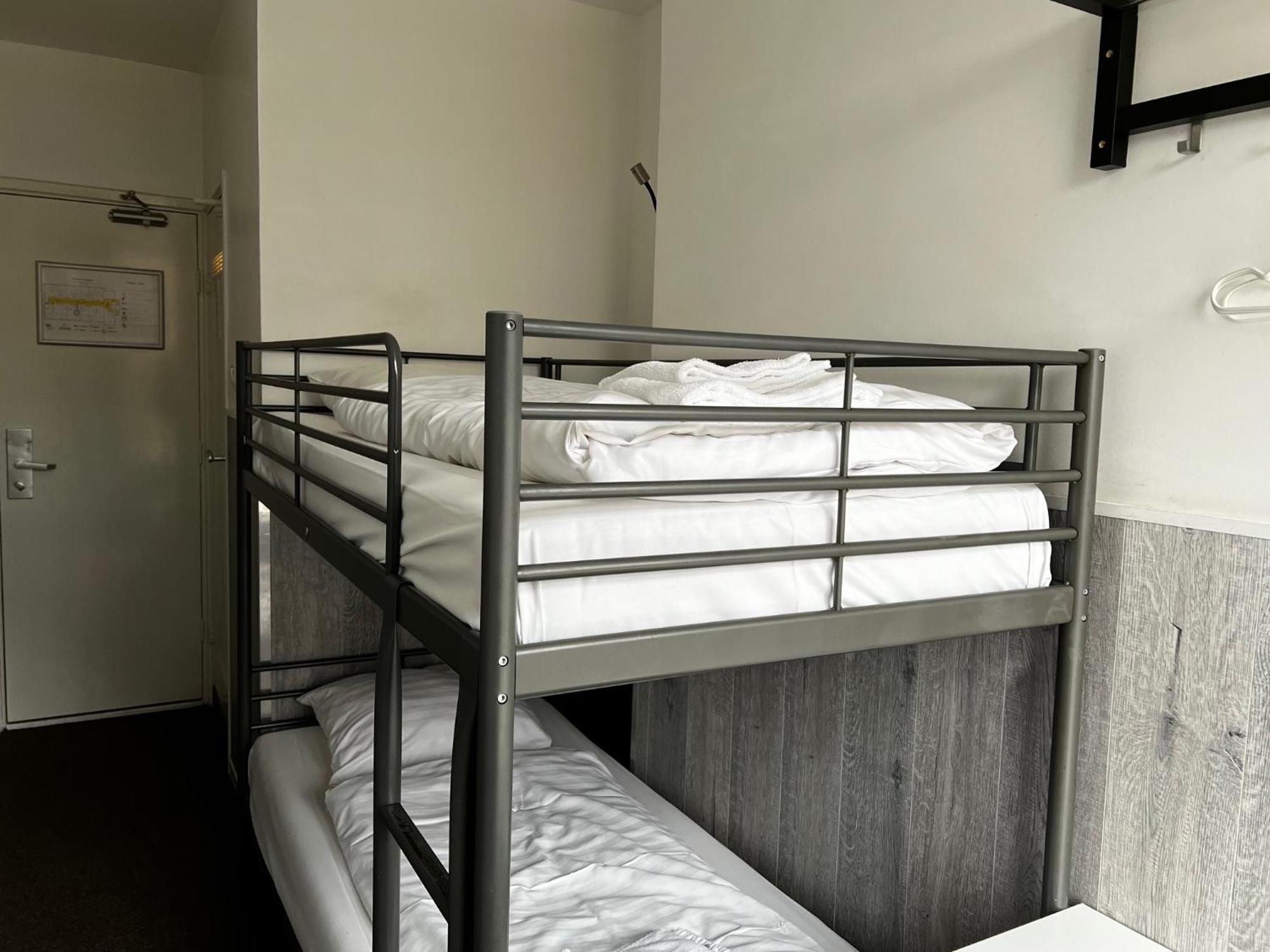 Budget Bunk Bed Room,1516411540:JPEG