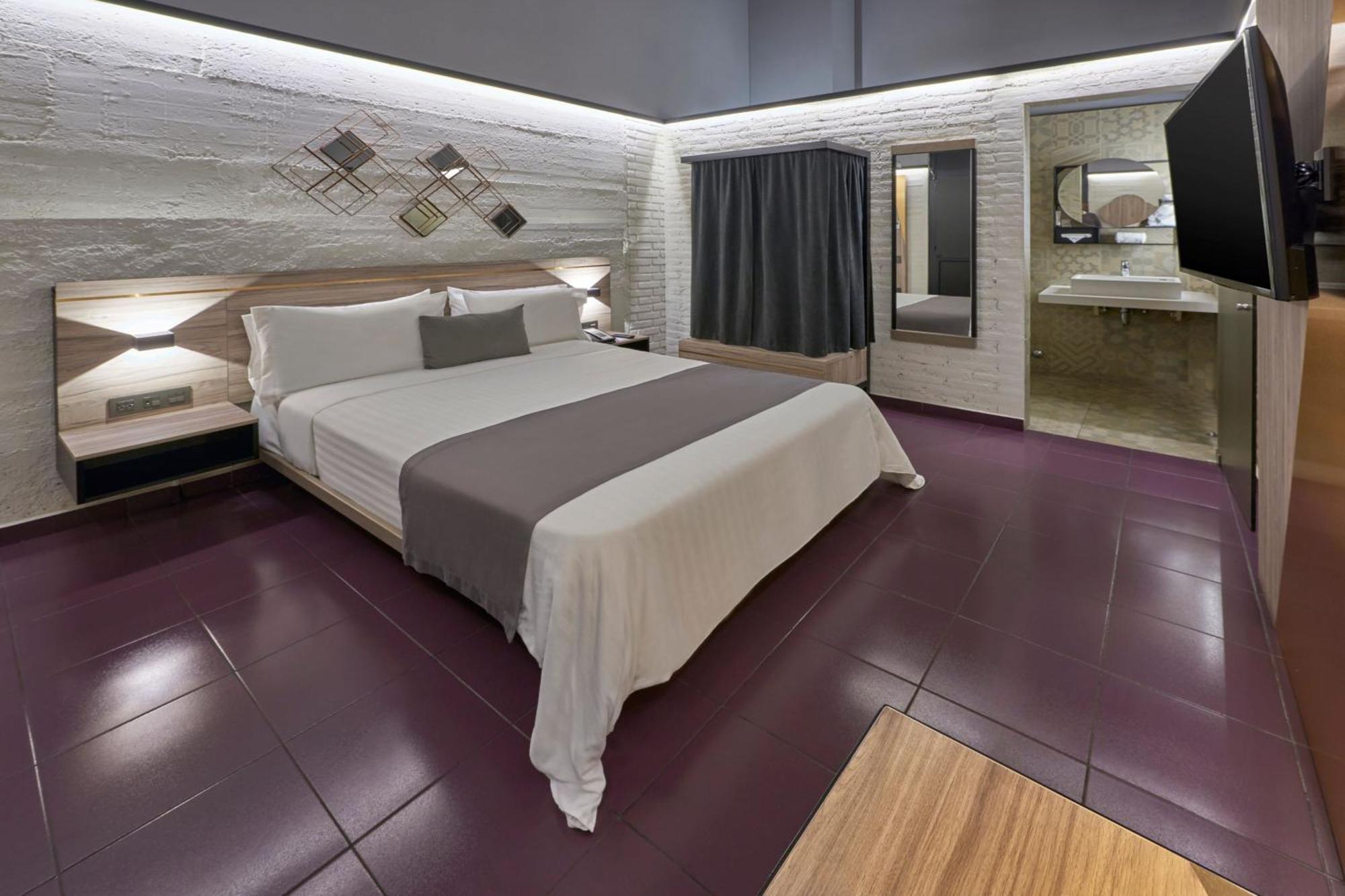 Queen Room,1518269290:JPEG