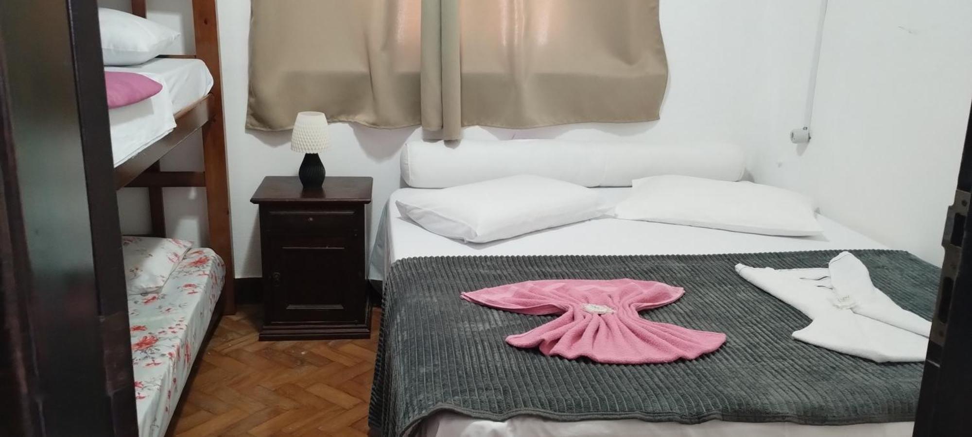 Quarto Quádruplo com Banheiro Privativo