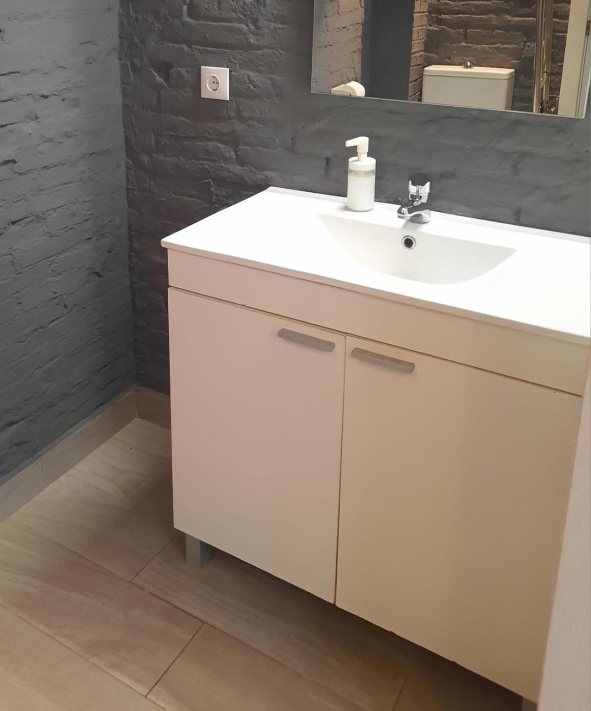 One-Bedroom Apartment,1518520435:JPEG