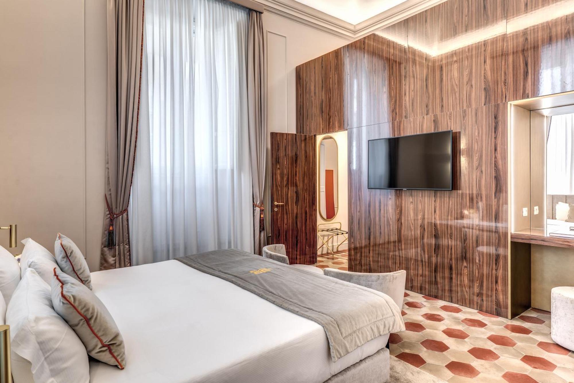 Deluxe King Suite