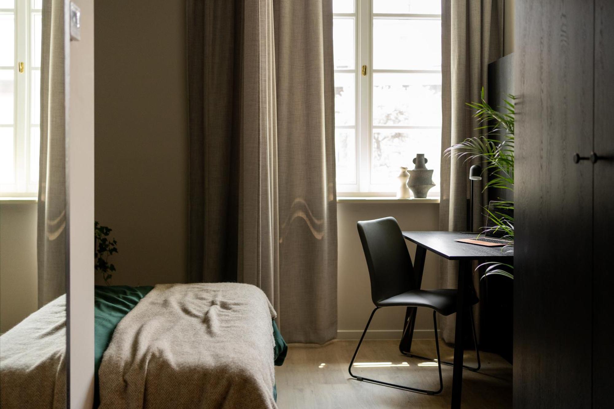 Habitación con cama grande