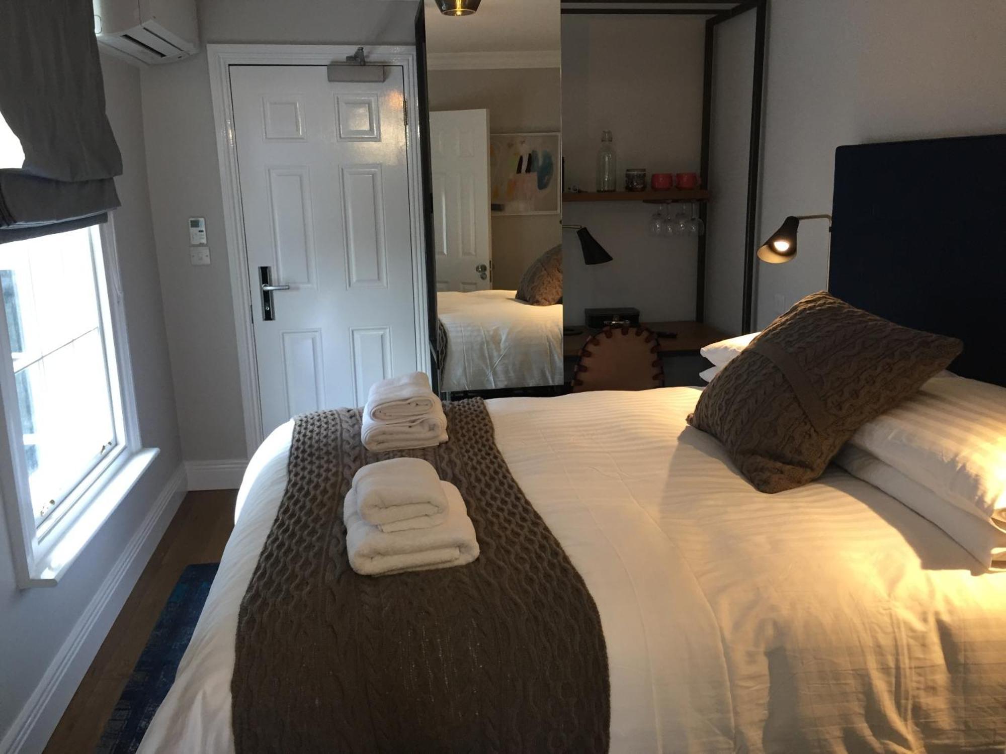 Small Double Room,1588343046:JPEG