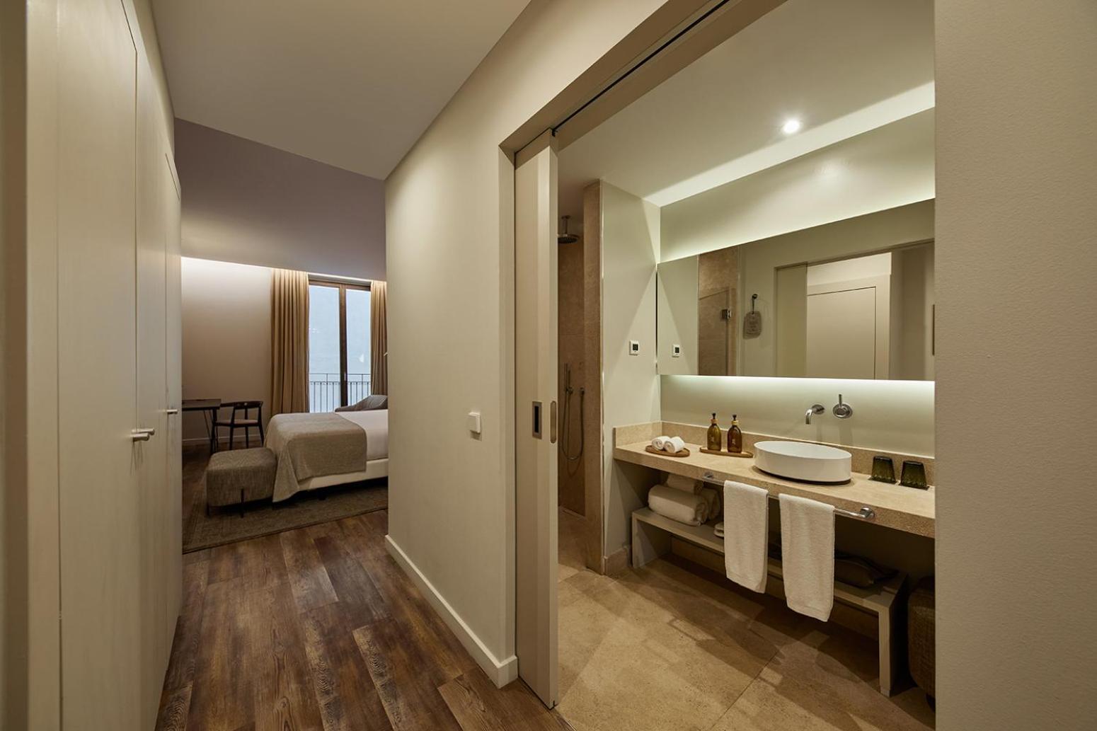 Deluxe Room,1598430306:JPEG