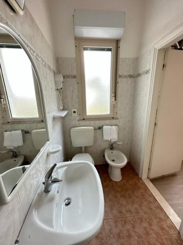 Triple Room Private Bathroom,1522928041:JPEG