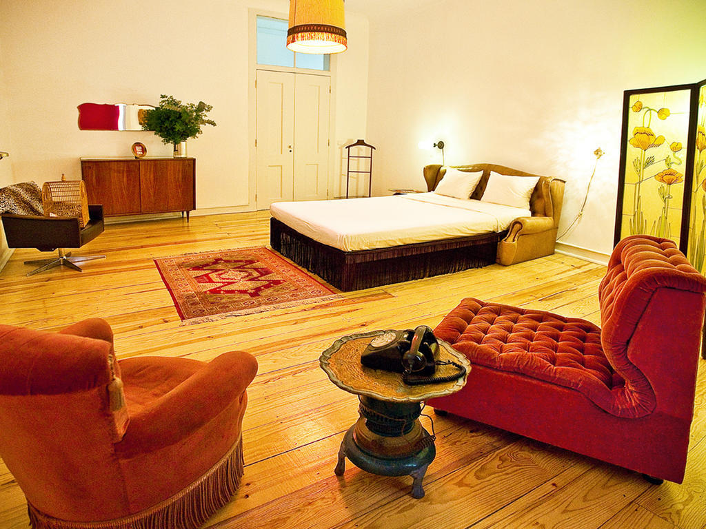 Large Double Room with Shared Bathroom,247731789:JPEG