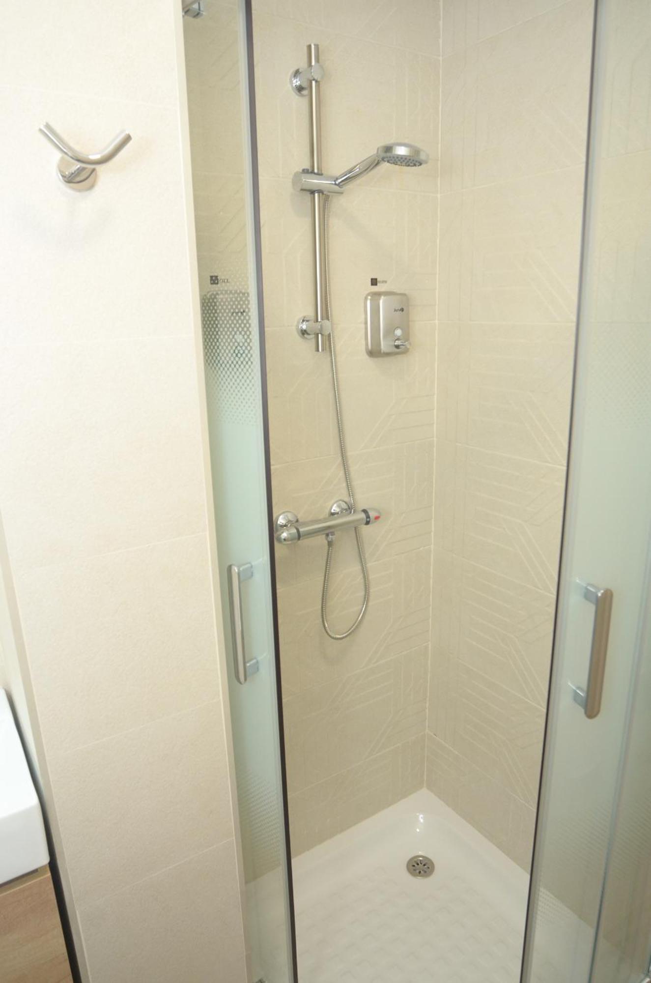 Deluxe Double Room,1524352846:JPEG