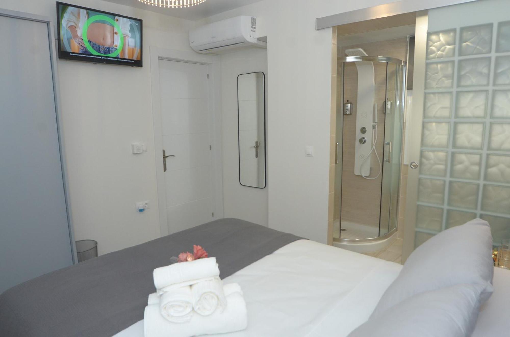 Deluxe Double Room,1524352921:JPEG
